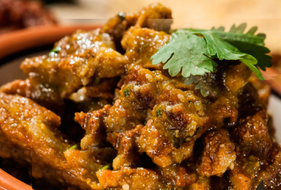 "Chicharrón de cachete" - Pork rinds in green sauce